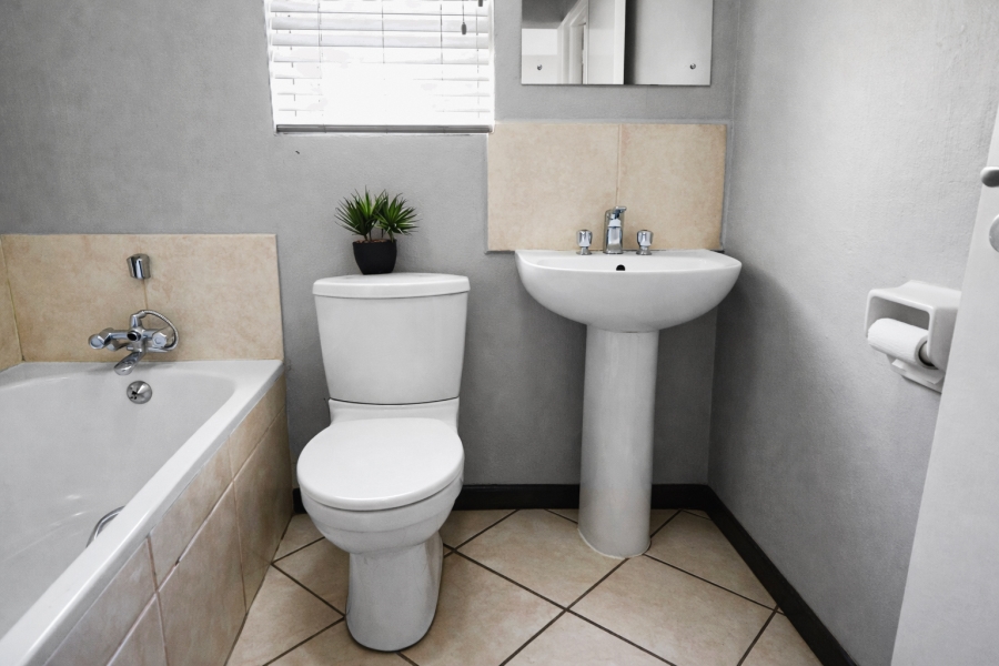 2 Bedroom Property for Sale in Beacon Bay Eastern Cape